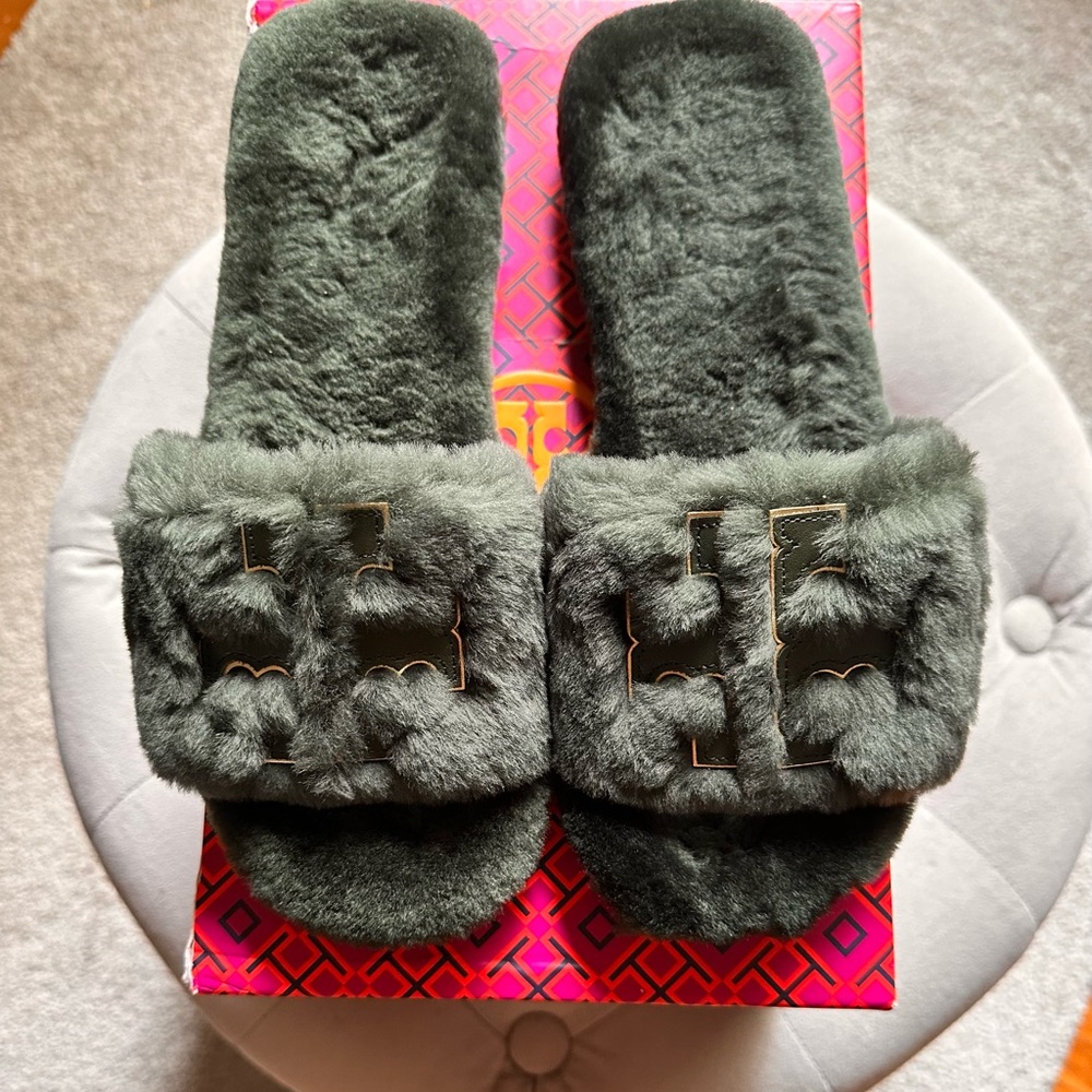 Tory Burch fur slides!!⭐️